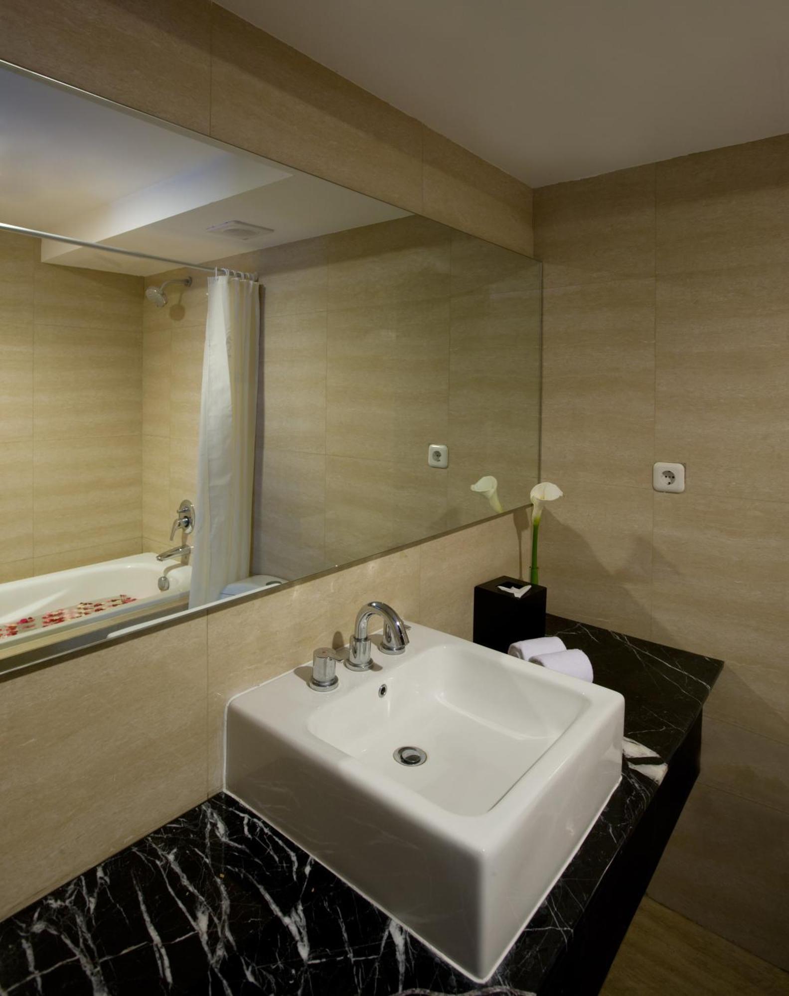 Hotel Santika Kuta